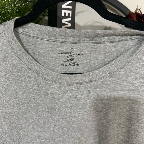 Fabletics Heather Gray Short Sleeve Tee size XL - Picture 4 of 5